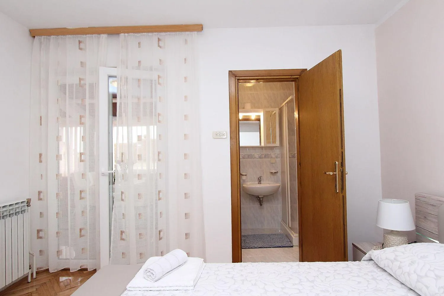 Malerisches Apartment Mit Grossem Balkon, Grillbereich Und Nur 15 Minuten Zum Strand Rovigno